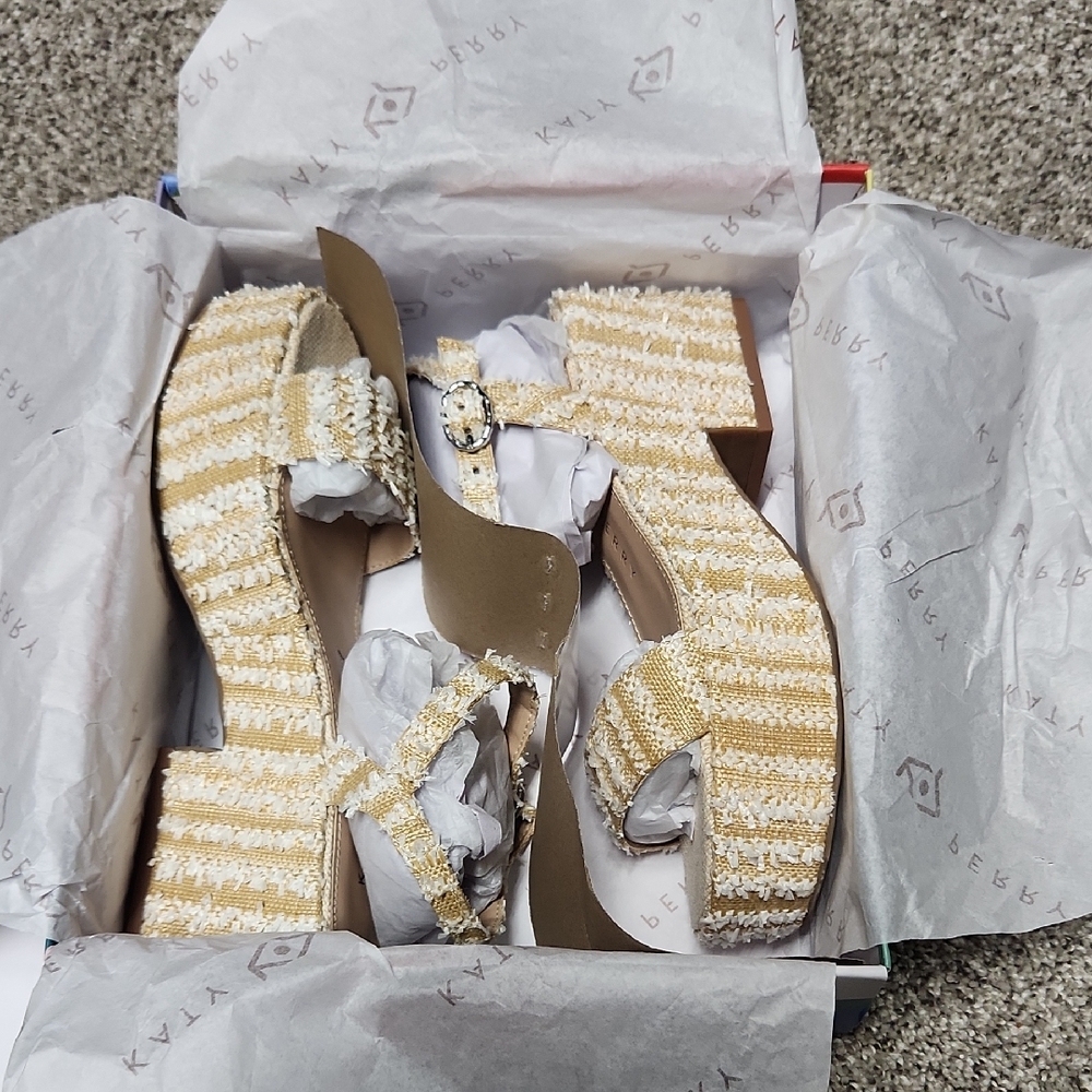 NEW Katy Perry The Busy Bee Platform Sandals Size 6.5